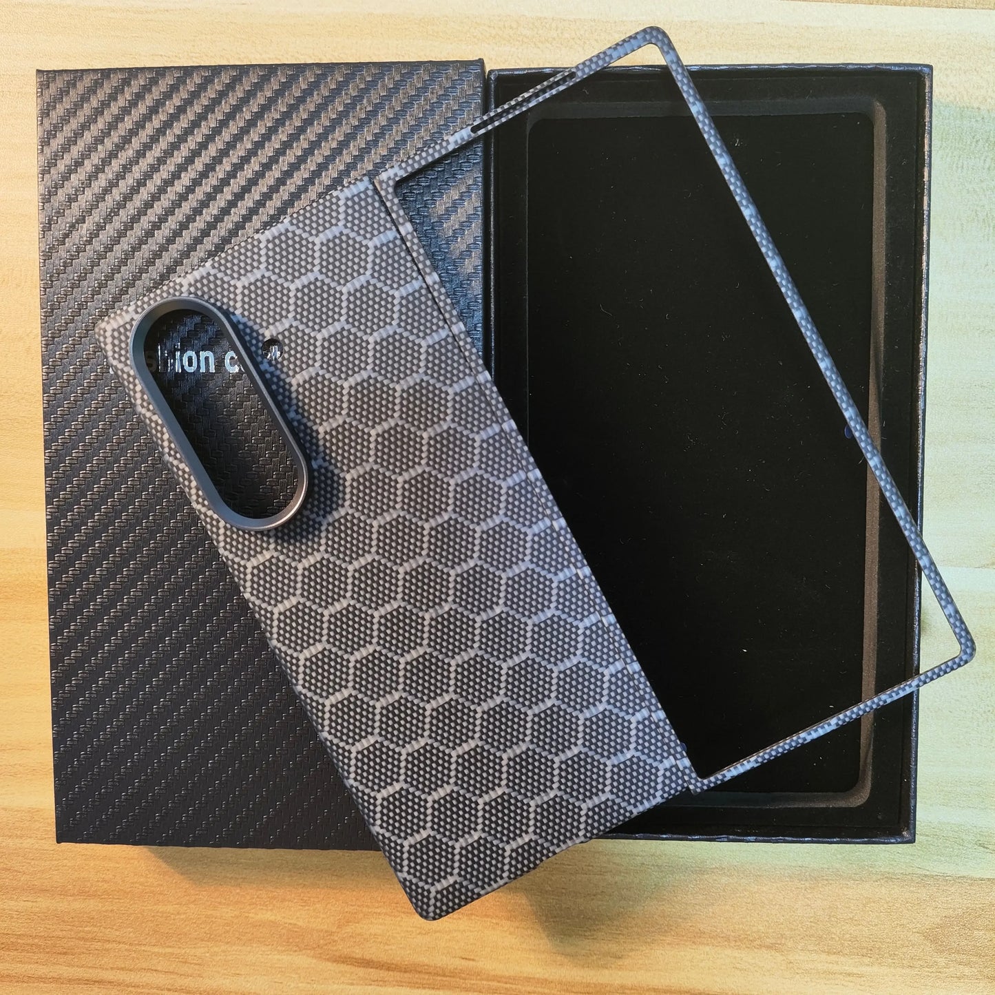 Samsung Galaxy Z Fold 7 Aramid MagSafe Carbon Fiber Case